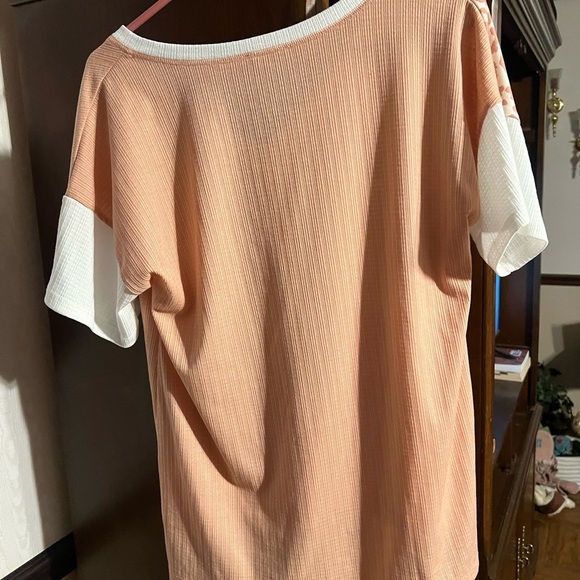 Leopard Print V-Neck Women's Top - Peach and White - Picture 3 of 4
